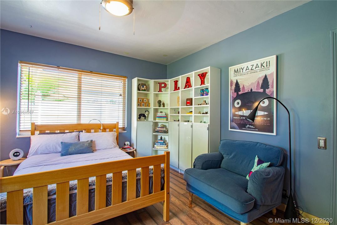 Vendido Recientemente: $649,900 (2 camas, 2 baños, 2016 Pies cuadrados)