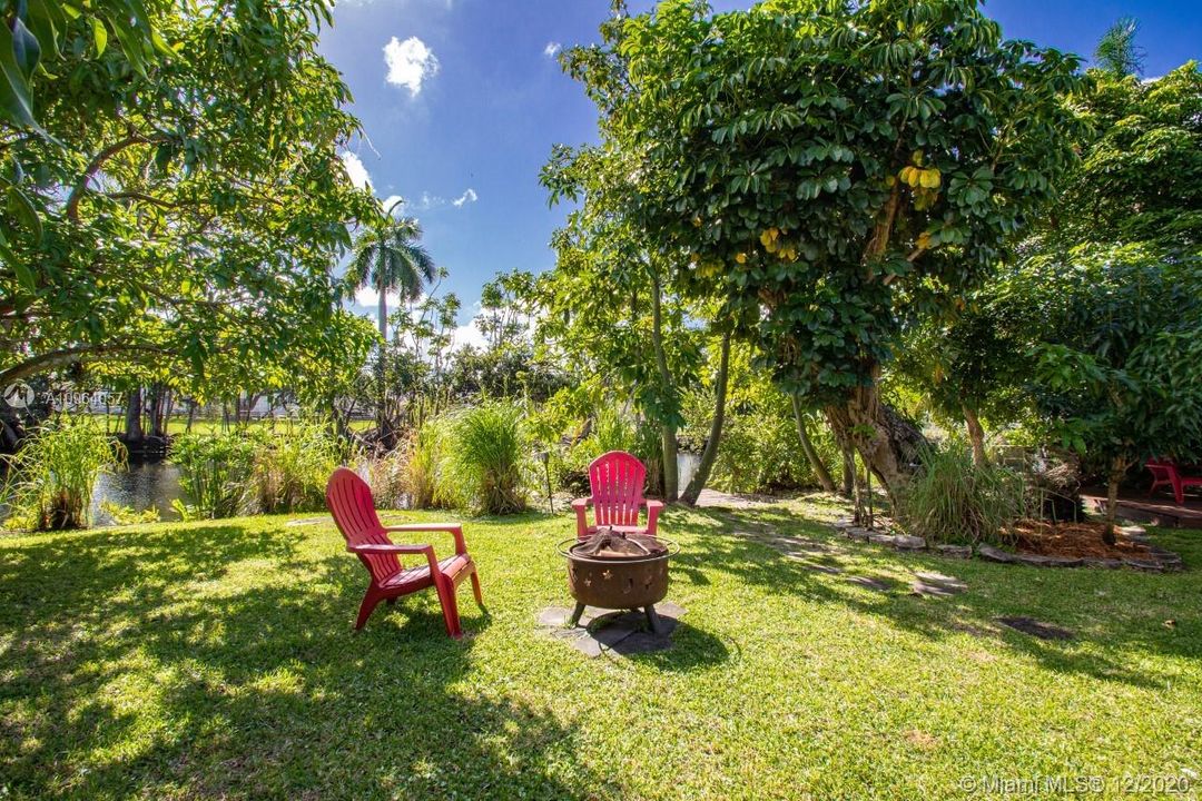 Vendido Recientemente: $649,900 (2 camas, 2 baños, 2016 Pies cuadrados)