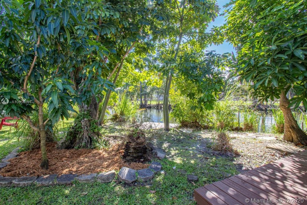 Vendido Recientemente: $649,900 (2 camas, 2 baños, 2016 Pies cuadrados)