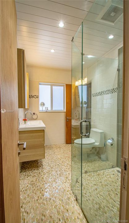 Vendido Recientemente: $649,900 (2 camas, 2 baños, 2016 Pies cuadrados)