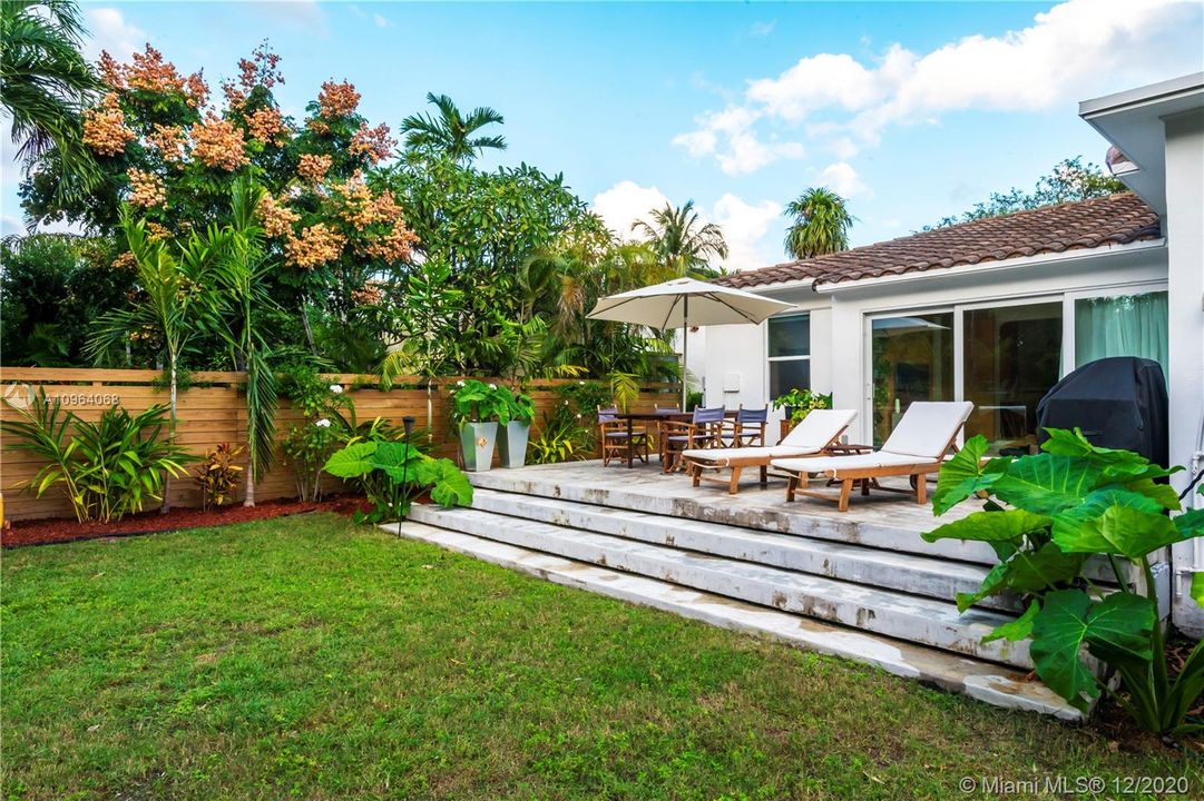 Recientemente alquilado: $9,750 (4 camas, 4 baños, 2027 Pies cuadrados)