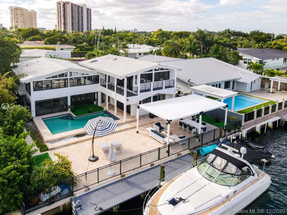 Недавно продано: $2,999,999 (5 спален, 4 ванн, 4062 Квадратных фут)