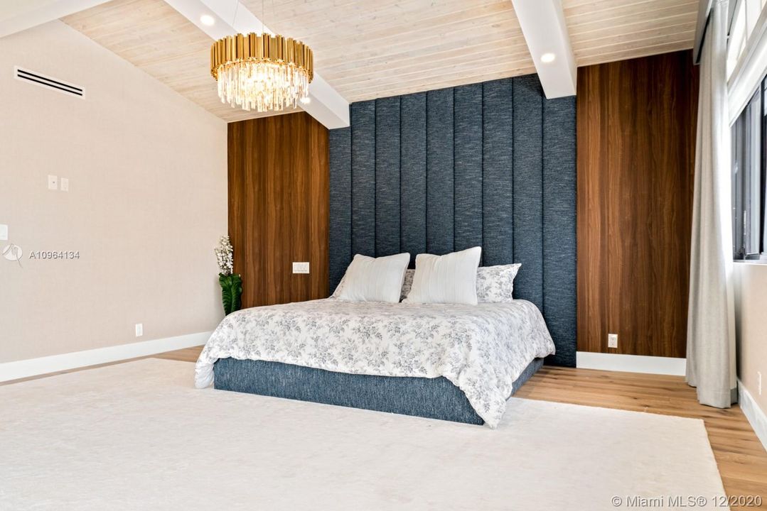 Недавно продано: $2,999,999 (5 спален, 4 ванн, 4062 Квадратных фут)