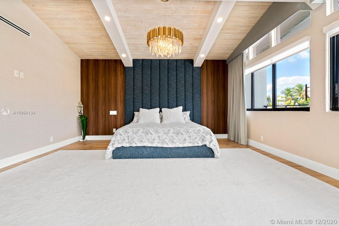 Недавно продано: $2,999,999 (5 спален, 4 ванн, 4062 Квадратных фут)
