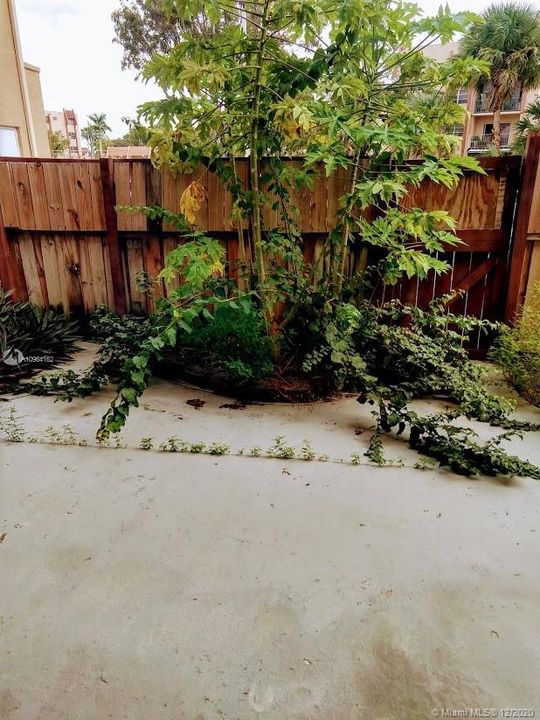 Recently Sold: $150,000 (1 beds, 1 baths, 750 Square Feet)