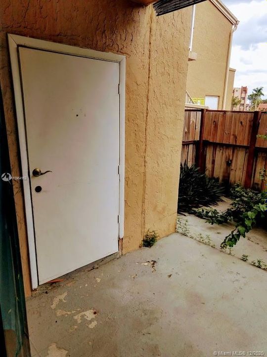 Recently Sold: $150,000 (1 beds, 1 baths, 750 Square Feet)