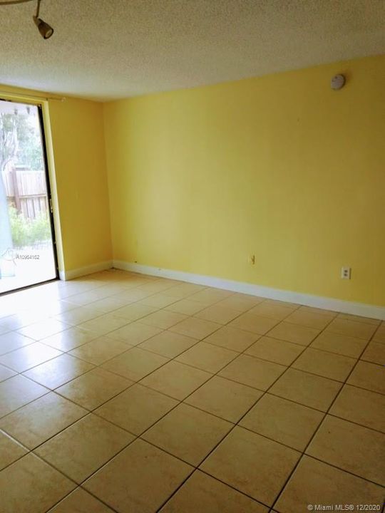 Recently Sold: $150,000 (1 beds, 1 baths, 750 Square Feet)