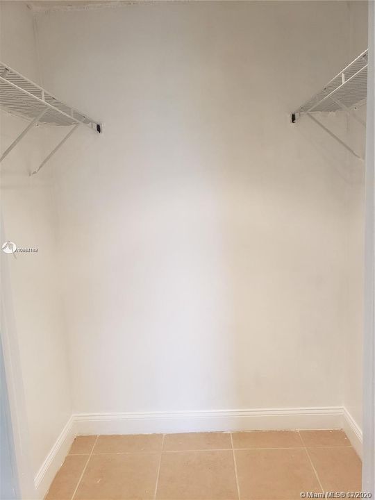 Recently Sold: $150,000 (1 beds, 1 baths, 750 Square Feet)