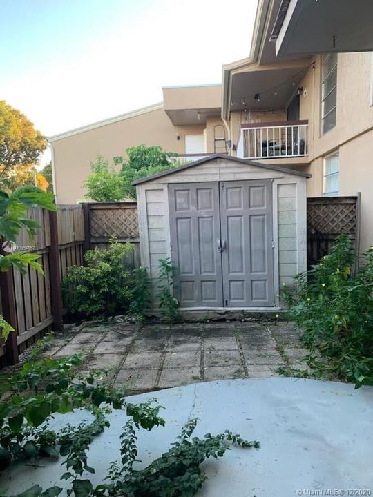 Recently Sold: $150,000 (1 beds, 1 baths, 750 Square Feet)