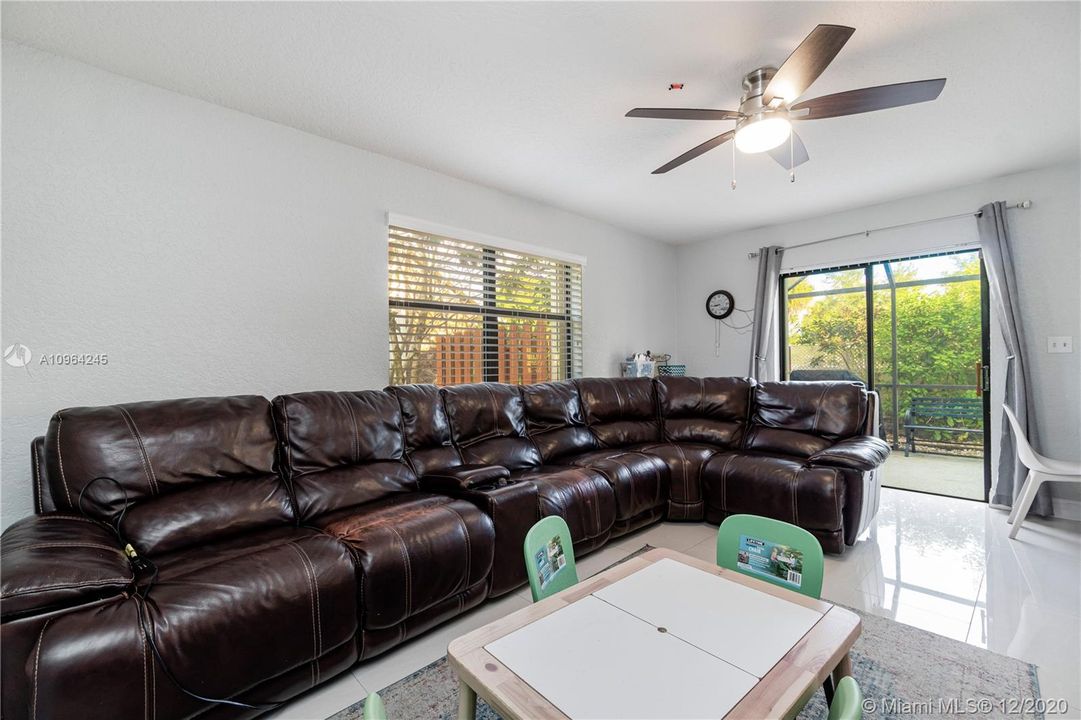 Recently Sold: $499,999 (5 beds, 3 baths, 2462 Square Feet)