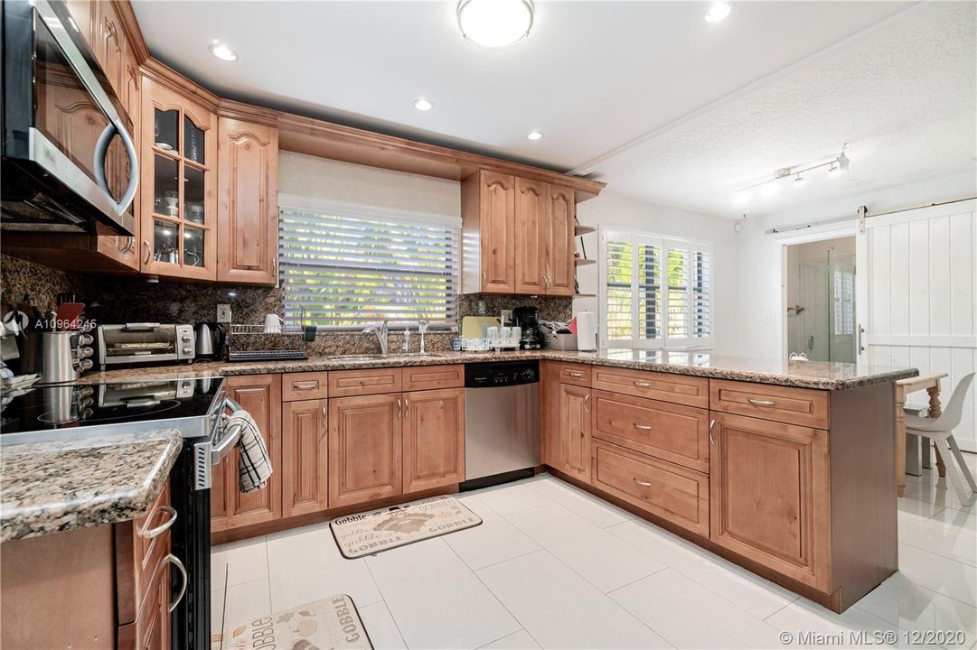 Recently Sold: $499,999 (5 beds, 3 baths, 2462 Square Feet)
