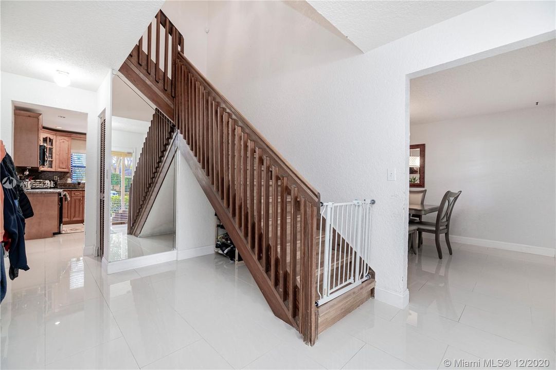 Recently Sold: $499,999 (5 beds, 3 baths, 2462 Square Feet)