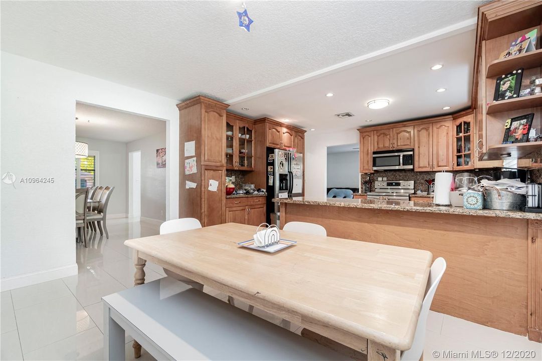 Recently Sold: $499,999 (5 beds, 3 baths, 2462 Square Feet)