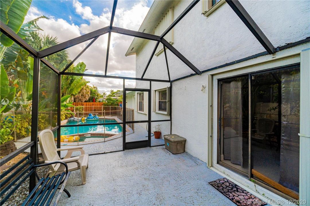 Recently Sold: $499,999 (5 beds, 3 baths, 2462 Square Feet)