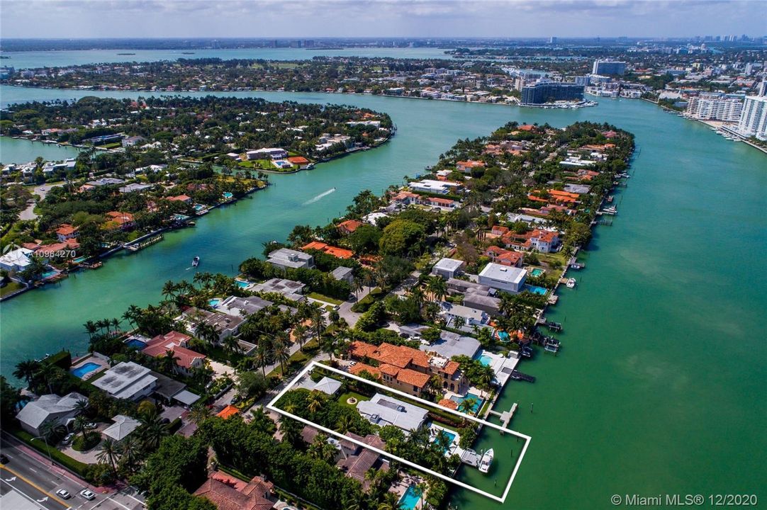 Vendido Recientemente: $5,350,000 (3 camas, 3 baños, 3966 Pies cuadrados)