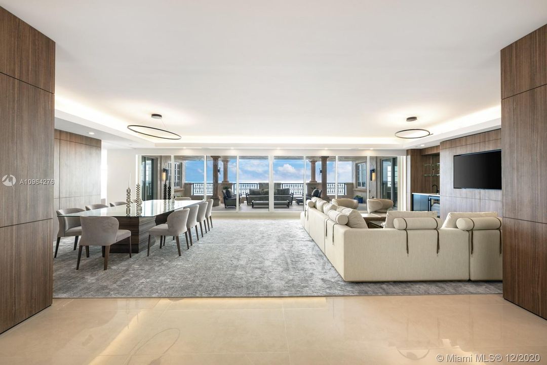 Recently Sold: $10,350,000 (5 beds, 5 baths, 6170 Square Feet)