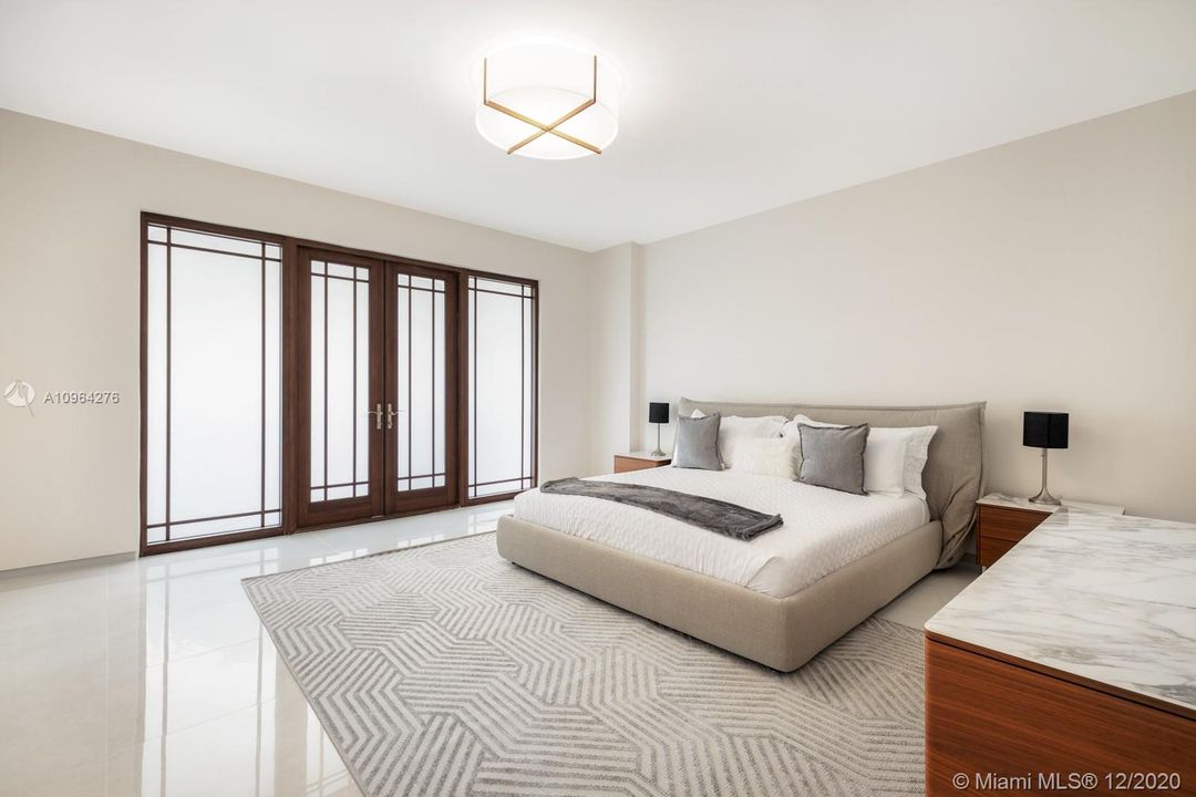Recently Sold: $10,350,000 (5 beds, 5 baths, 6170 Square Feet)