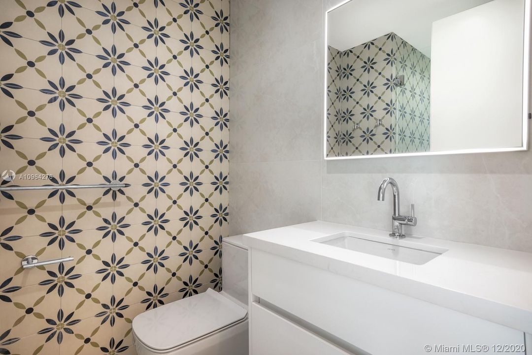 Recently Sold: $10,350,000 (5 beds, 5 baths, 6170 Square Feet)