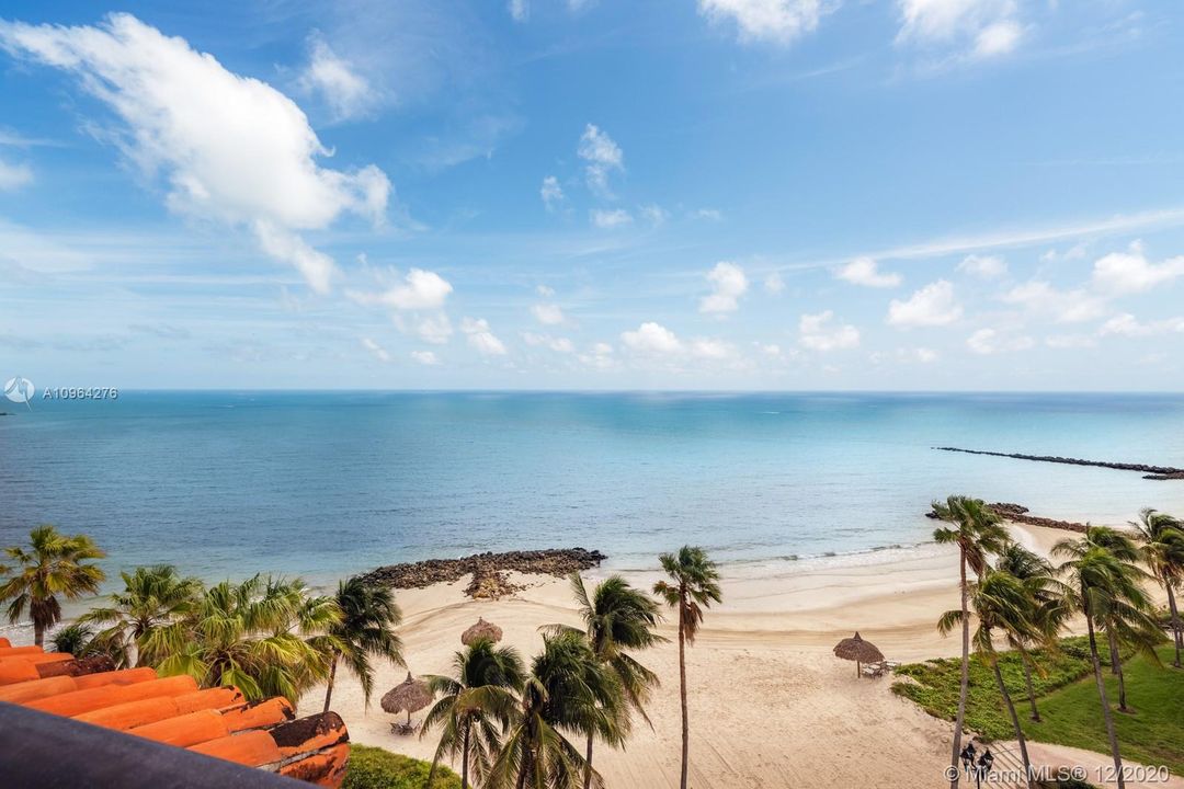 Recently Sold: $10,350,000 (5 beds, 5 baths, 6170 Square Feet)