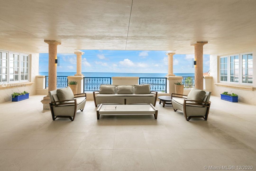 Recently Sold: $10,350,000 (5 beds, 5 baths, 6170 Square Feet)