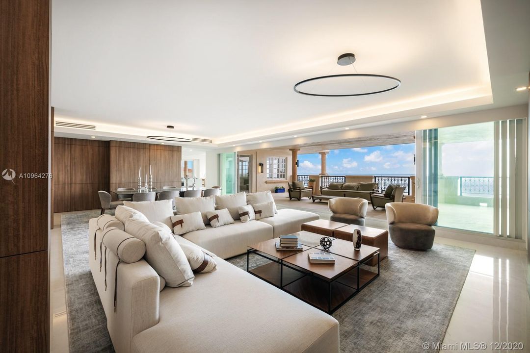 Recently Sold: $10,350,000 (5 beds, 5 baths, 6170 Square Feet)