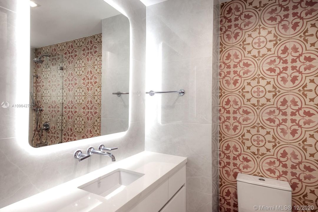 Recently Sold: $10,350,000 (5 beds, 5 baths, 6170 Square Feet)