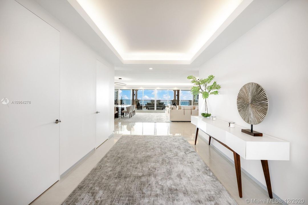 Recently Sold: $10,350,000 (5 beds, 5 baths, 6170 Square Feet)
