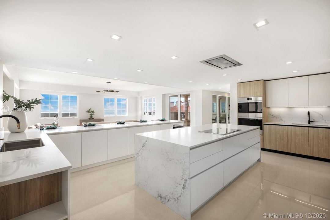 Recently Sold: $10,350,000 (5 beds, 5 baths, 6170 Square Feet)