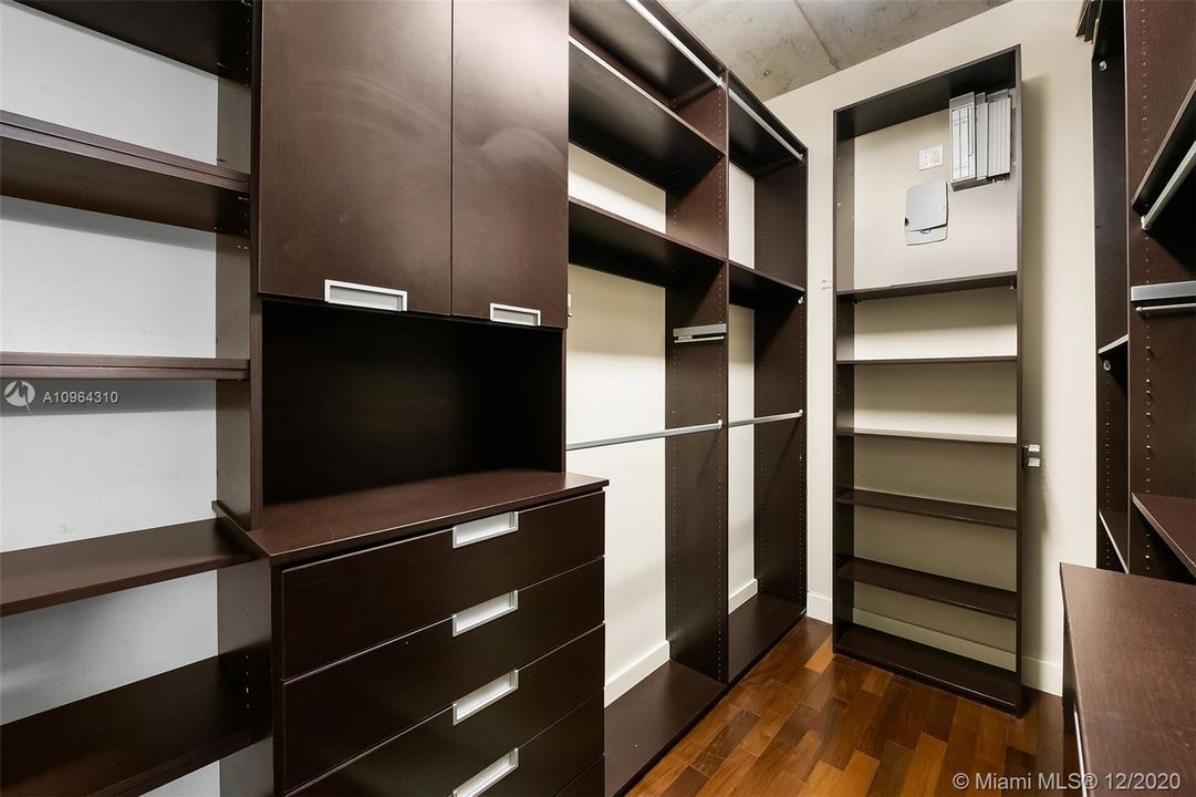 最近售出: $499,999 (2 贝兹, 2 浴室, 1493 平方英尺)