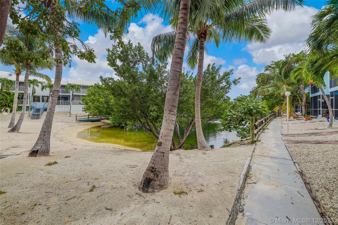 Recently Sold: $419,000 (2 beds, 2 baths, 918 Square Feet)