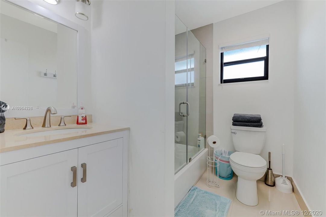 Recently Sold: $419,000 (2 beds, 2 baths, 918 Square Feet)