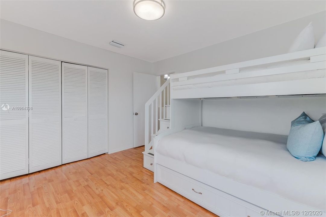 Recently Sold: $419,000 (2 beds, 2 baths, 918 Square Feet)