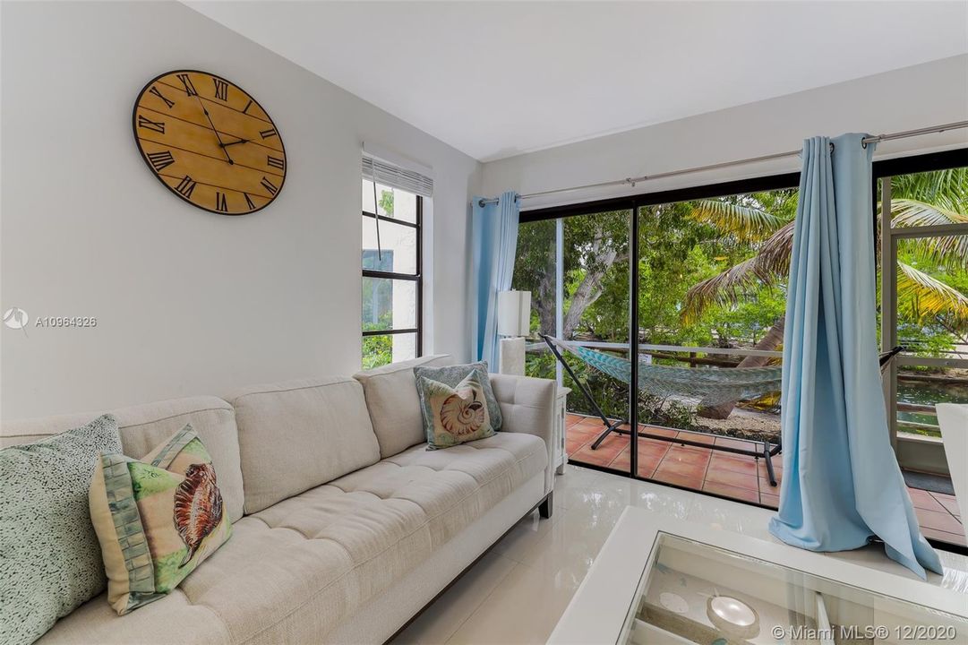 Recently Sold: $419,000 (2 beds, 2 baths, 918 Square Feet)