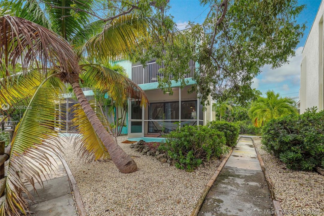 Recently Sold: $419,000 (2 beds, 2 baths, 918 Square Feet)