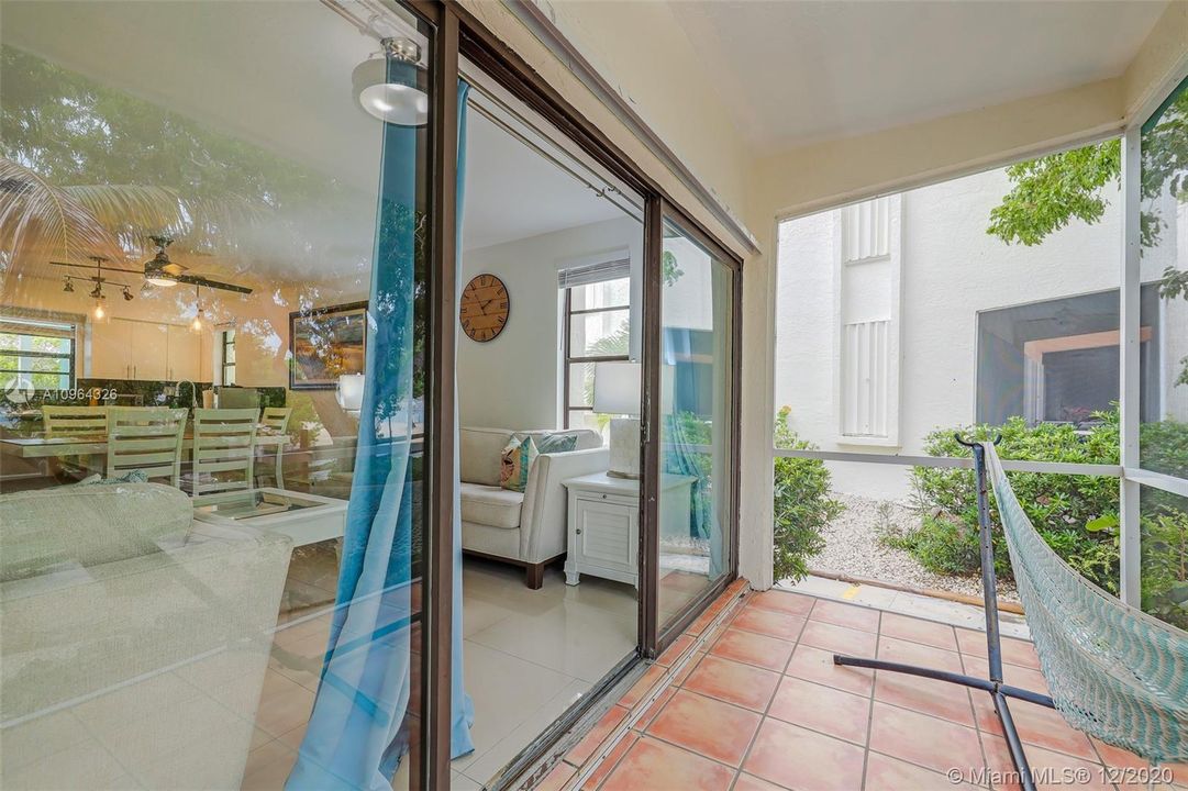 Recently Sold: $419,000 (2 beds, 2 baths, 918 Square Feet)