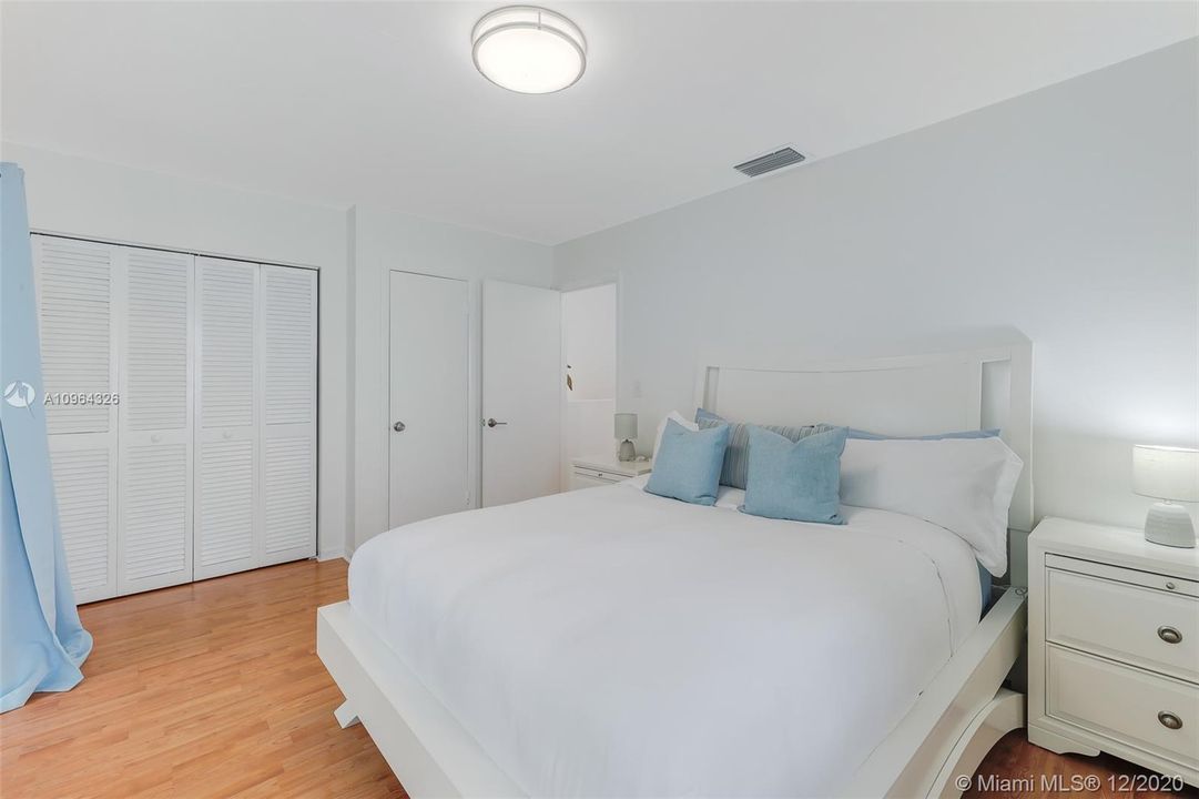 Recently Sold: $419,000 (2 beds, 2 baths, 918 Square Feet)