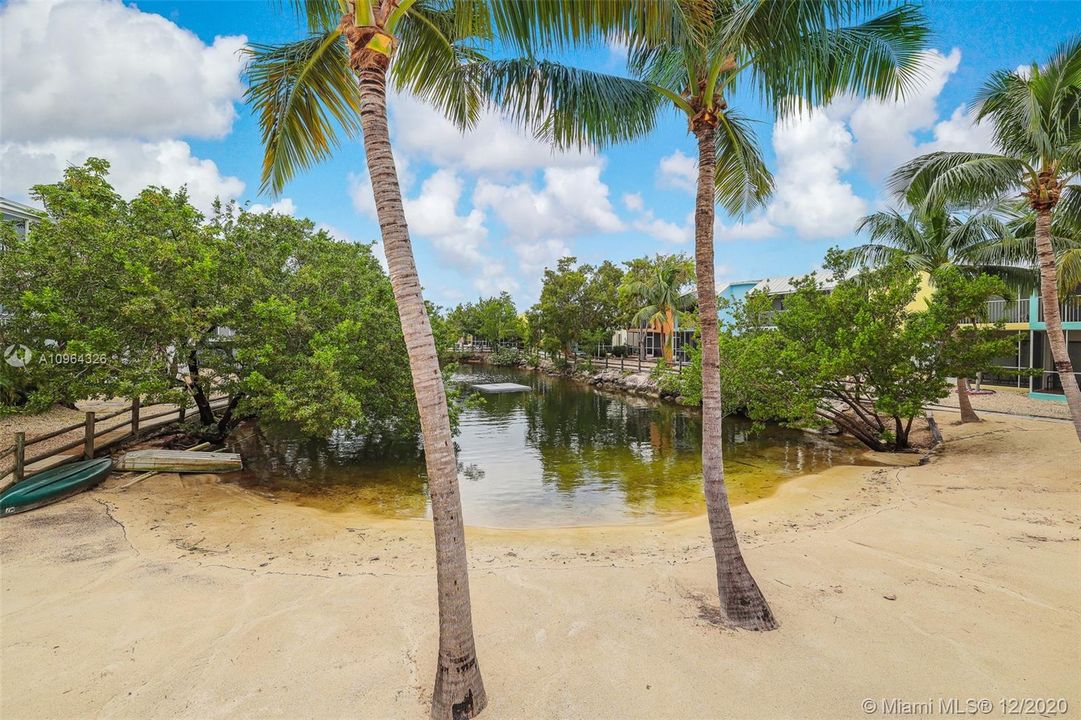 Recently Sold: $419,000 (2 beds, 2 baths, 918 Square Feet)