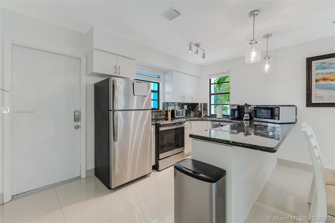 Recently Sold: $419,000 (2 beds, 2 baths, 918 Square Feet)