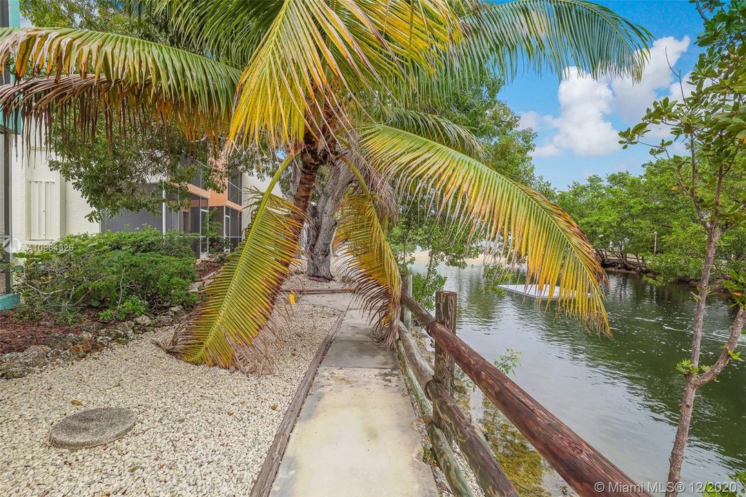 Recently Sold: $419,000 (2 beds, 2 baths, 918 Square Feet)