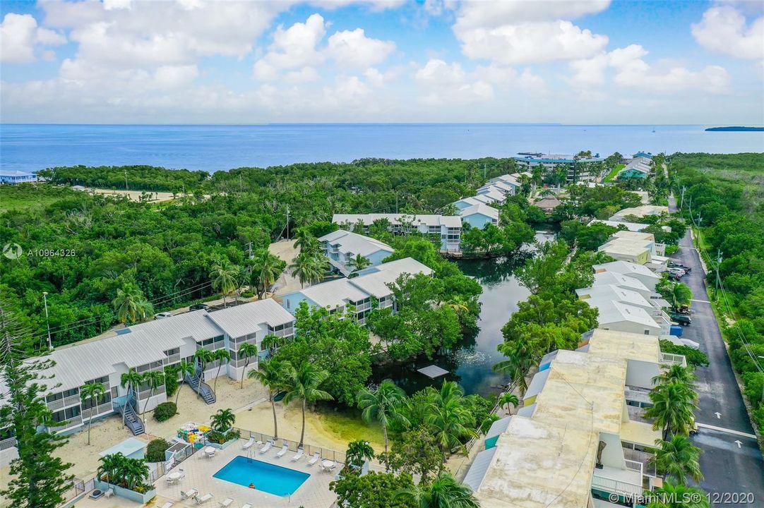 Recently Sold: $419,000 (2 beds, 2 baths, 918 Square Feet)