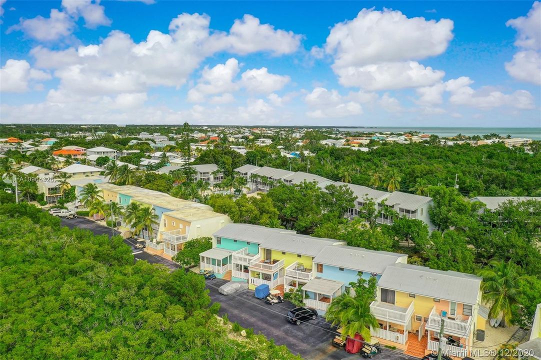 Recently Sold: $419,000 (2 beds, 2 baths, 918 Square Feet)