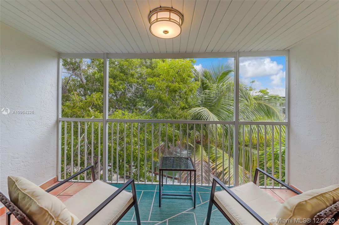 Recently Sold: $419,000 (2 beds, 2 baths, 918 Square Feet)