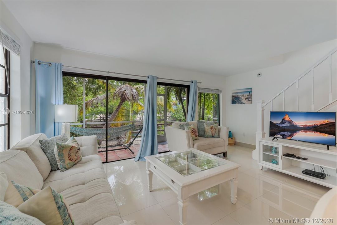 Recently Sold: $419,000 (2 beds, 2 baths, 918 Square Feet)