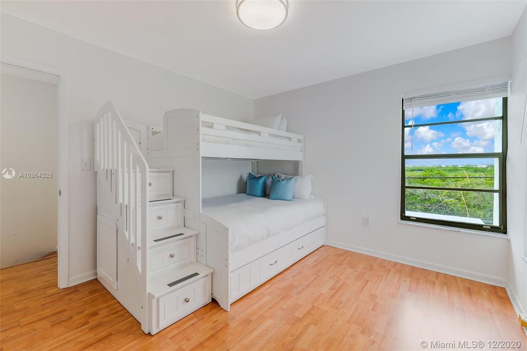 Recently Sold: $419,000 (2 beds, 2 baths, 918 Square Feet)