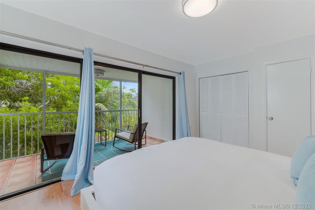 Recently Sold: $419,000 (2 beds, 2 baths, 918 Square Feet)