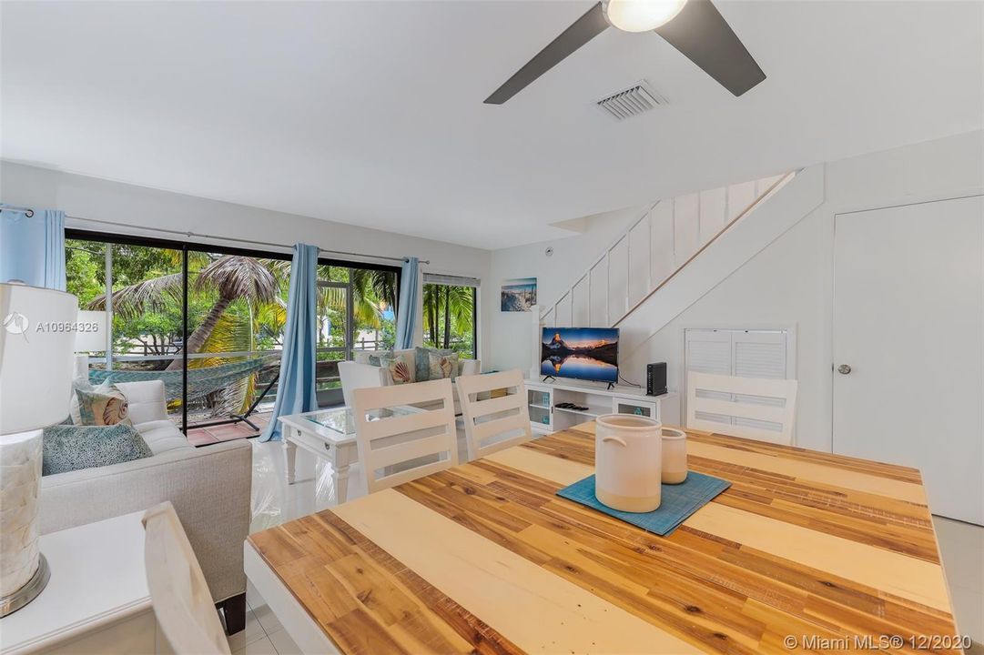 Recently Sold: $419,000 (2 beds, 2 baths, 918 Square Feet)