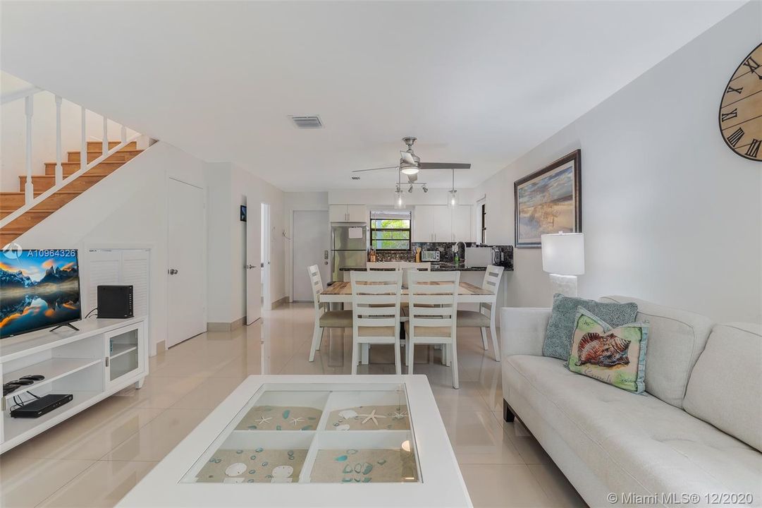 Recently Sold: $419,000 (2 beds, 2 baths, 918 Square Feet)