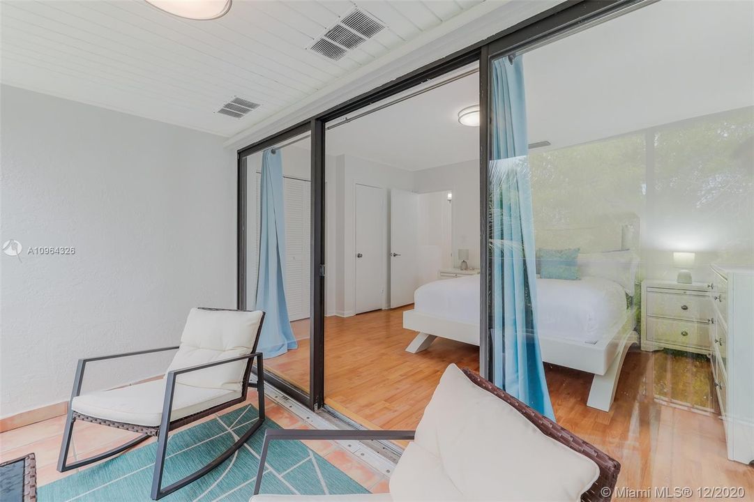 Recently Sold: $419,000 (2 beds, 2 baths, 918 Square Feet)