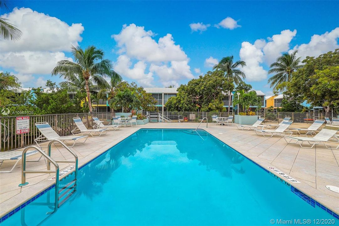 Recently Sold: $419,000 (2 beds, 2 baths, 918 Square Feet)