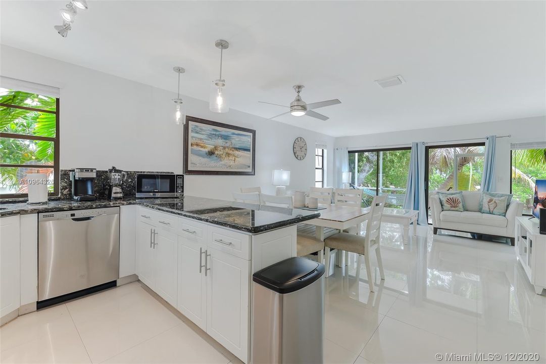 Recently Sold: $419,000 (2 beds, 2 baths, 918 Square Feet)